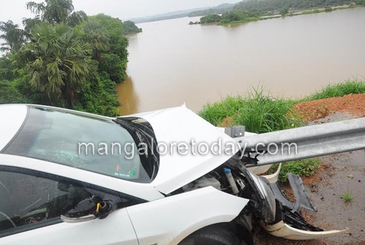 Car crashes in Netravathi bridge 1
